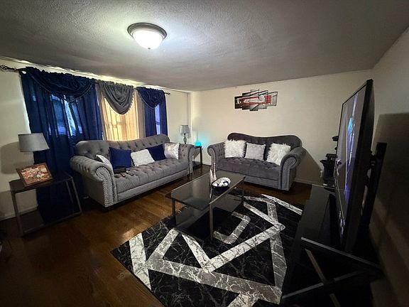 3rd image of 988 Morton St