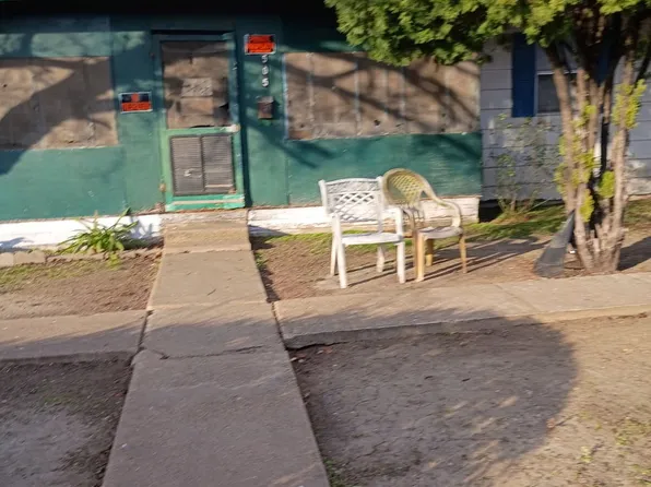 505 W 1st St, Ferris, TX 75125