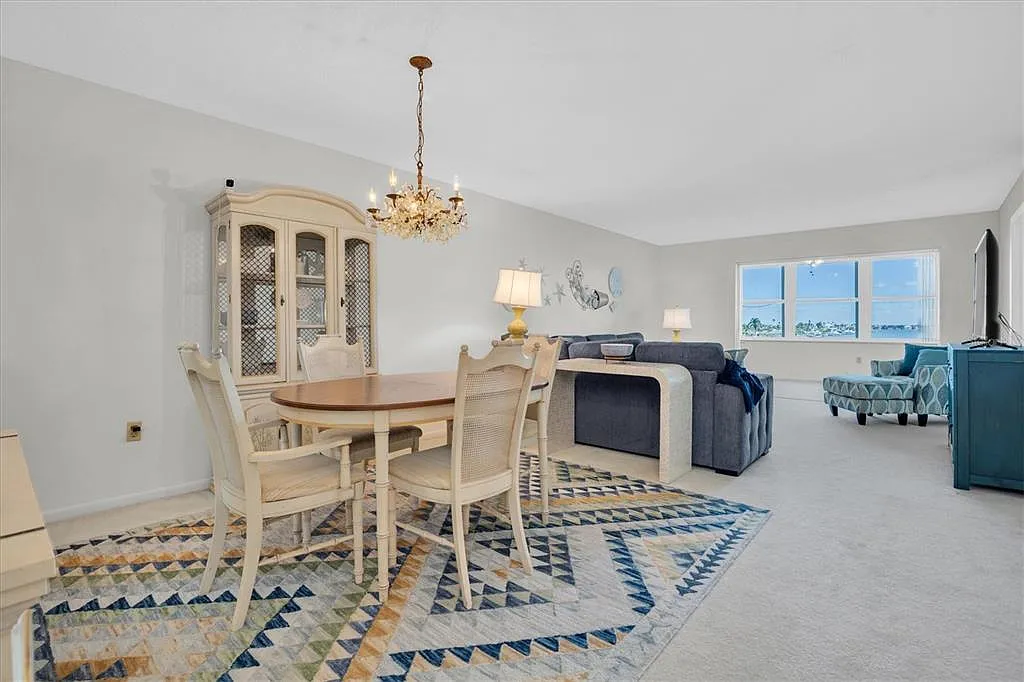 2 bed, 2.0 bath, 1350 sqft, $3,500 — Photo 4