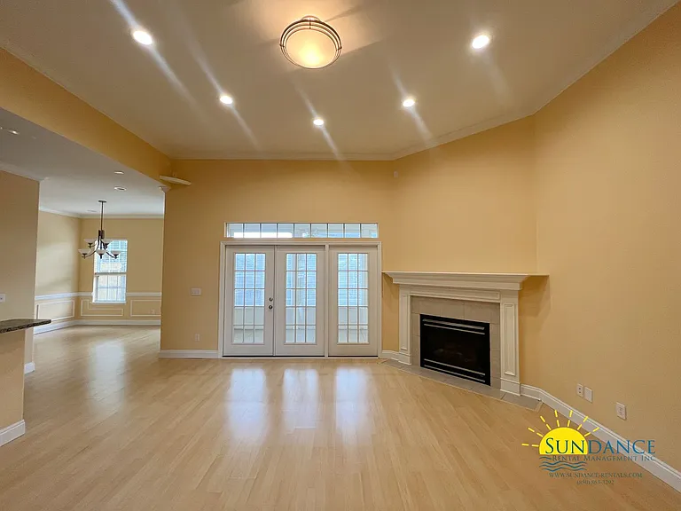 1548 Venice Ave — Photo 4