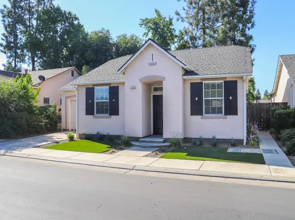 3705 W Pomegranate Ln, Fresno, CA 93711