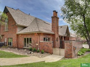 8914 Douglas Ct, Omaha, NE 68114