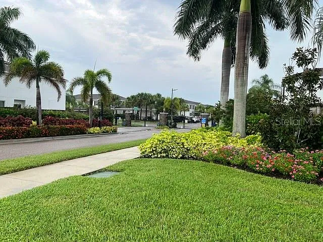 3 bed, 2.5 bath, 1568 sqft, $2,200 — Photo 3