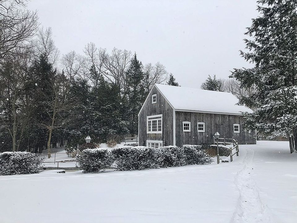 2nd image of 82 Botsford Hill Rd