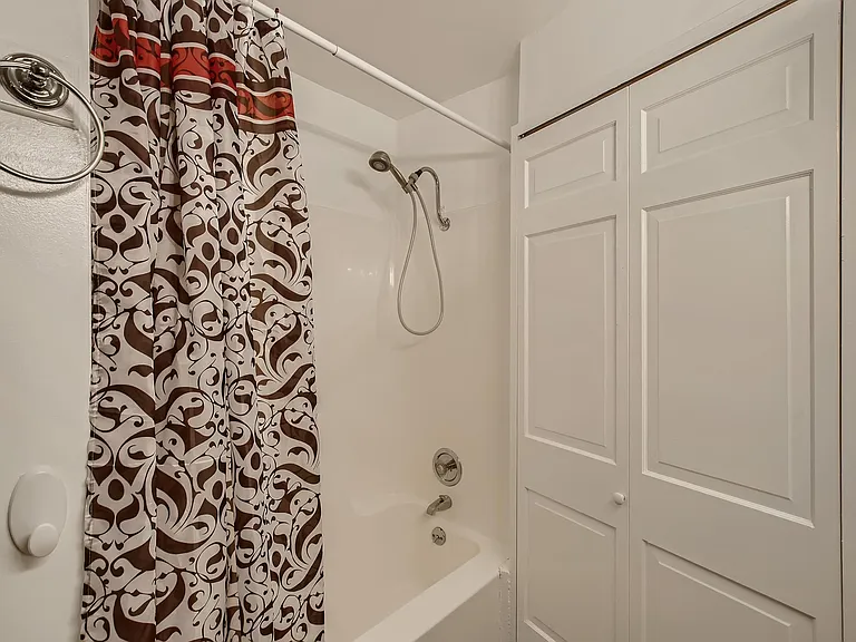 528 Pratt St — Photo 14