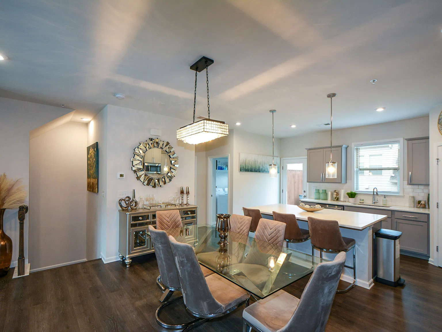 3 bed, 2.5 bath, 2106 sqft, $2,500 — Photo 4