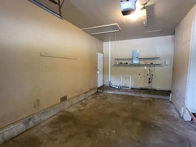 1417 Hollywood Ave — Photo 22