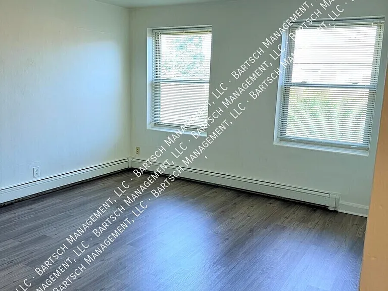 7833 W Becher St #18 — Photo 4
