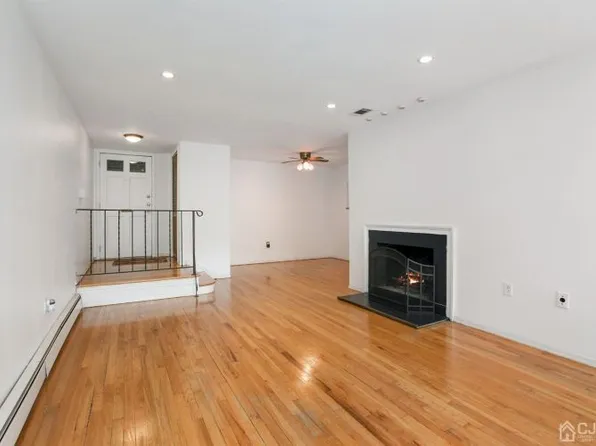 323 Gills Ln, Iselin, NJ 08830