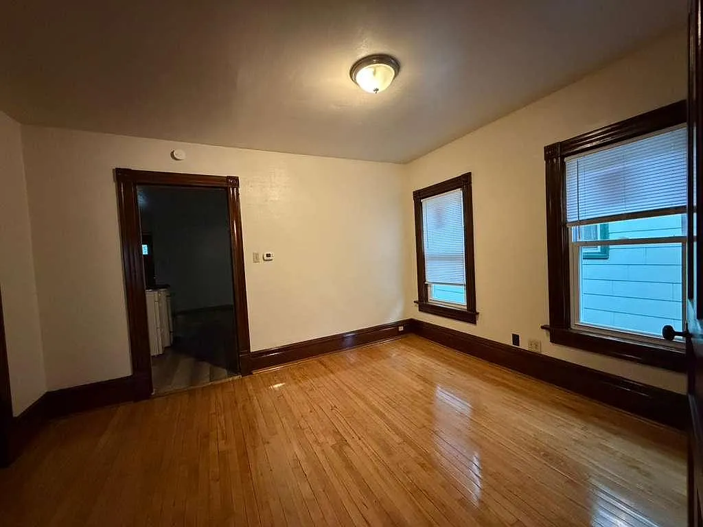 2404 W Lapham St - 2406 W Lapham St (Upper) — Photo 1