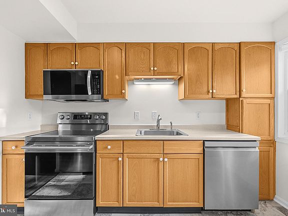 2nd image of 46 Boileau Ct