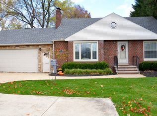 7035 Brecksville Rd, Independence, OH 44131