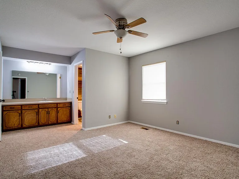 2613 Liberty Ln — Photo 12