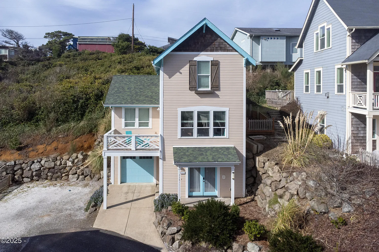 2601 SW Anemone Ave photo 1