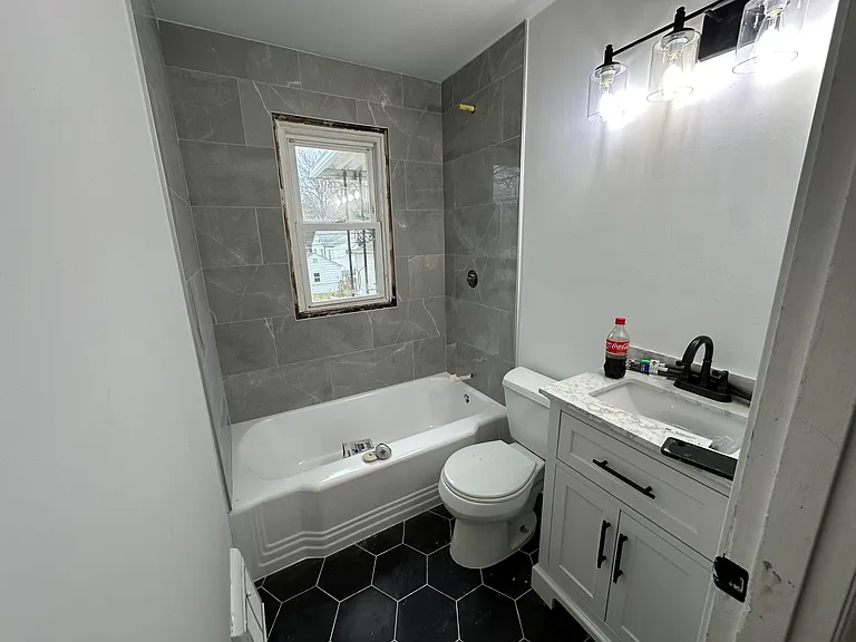 2017 Bainbridge Dr — Photo 3