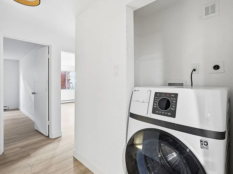 2526 N Clay St — Photo 27