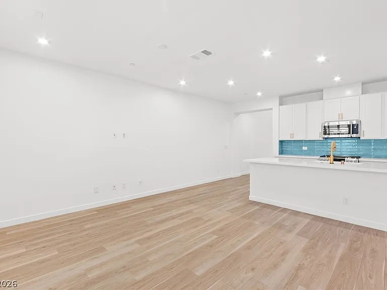 680 Echelon St — Photo 14