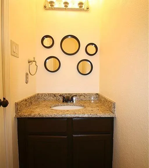 903 Ashmount Ln — Photo 9
