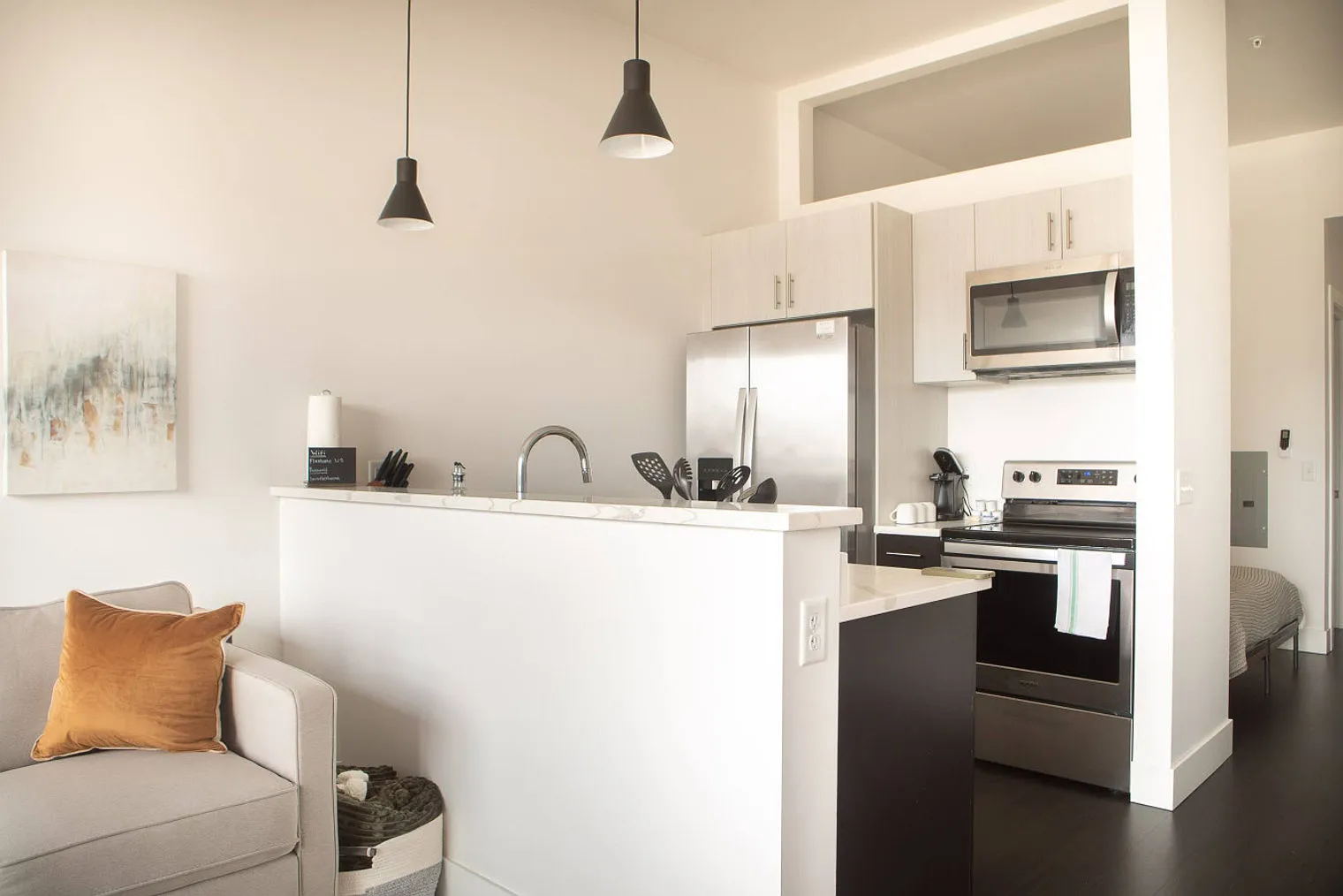 Studio, 1.0 bath, 570 sqft, $2,416 — Photo 3