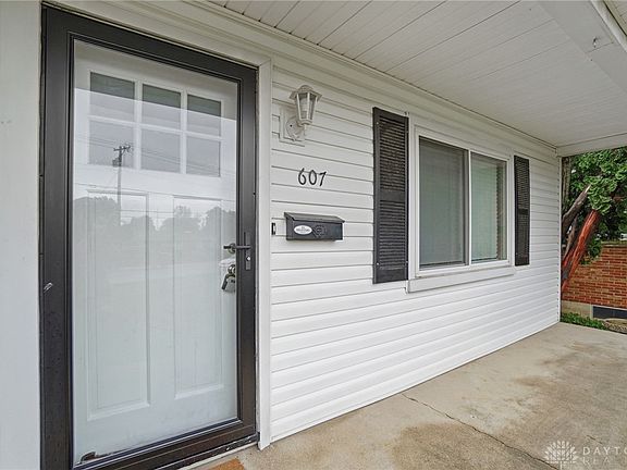 4th image of 607 W Lake Ave
