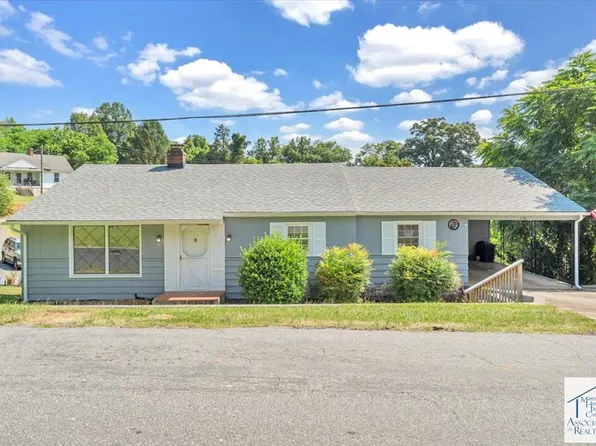 166 Chadmore Dr, Fieldale, VA 24089