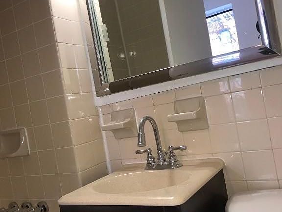 5th image of 90 Stanton St APT 1D