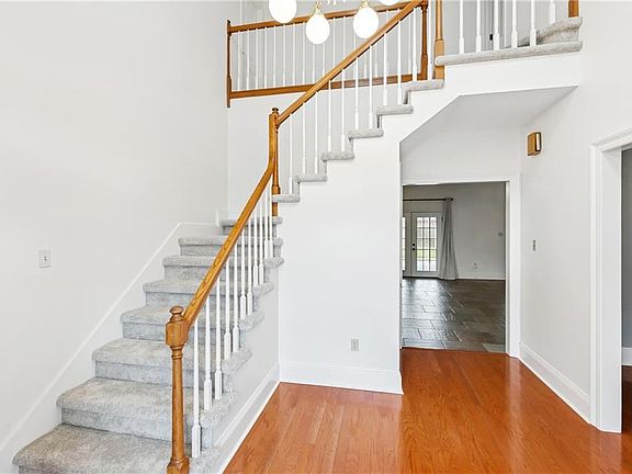 3rd image of 6 Briarfield Dr