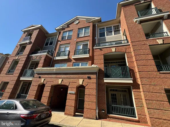 2907 Saintsbury Plz APT 202, Fairfax, VA 22031