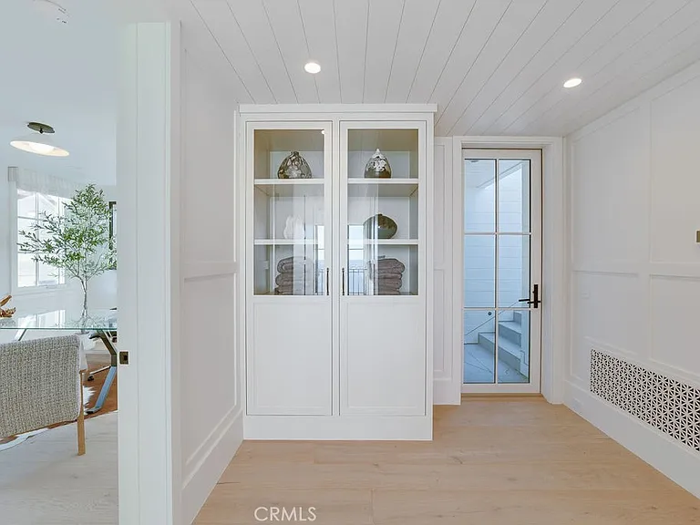 2820 Bayview — Photo 32