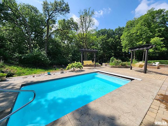 2nd image of 2914 W Brookside Dr