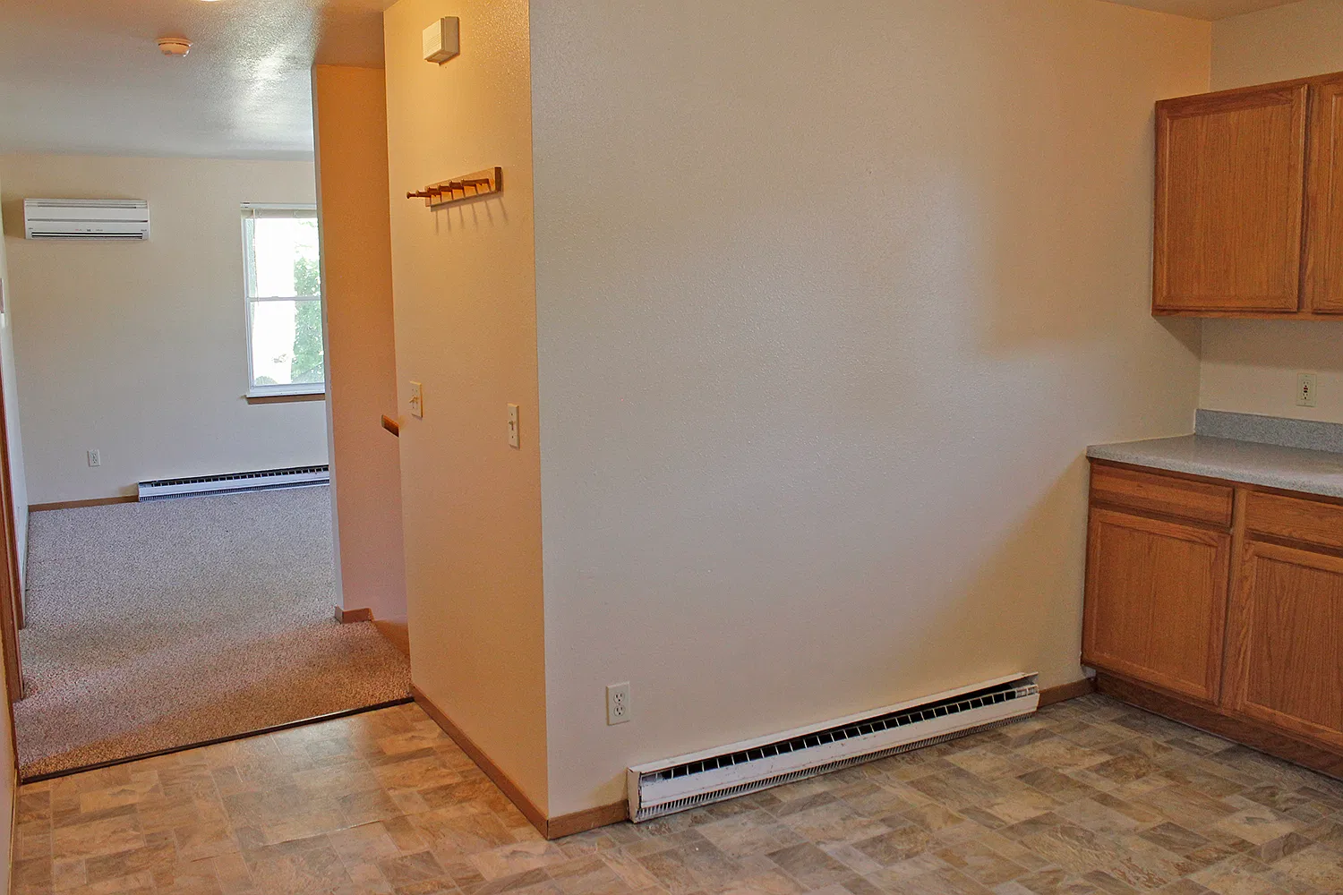 3 bed, 1000 sqft, $1,320 — Photo 3