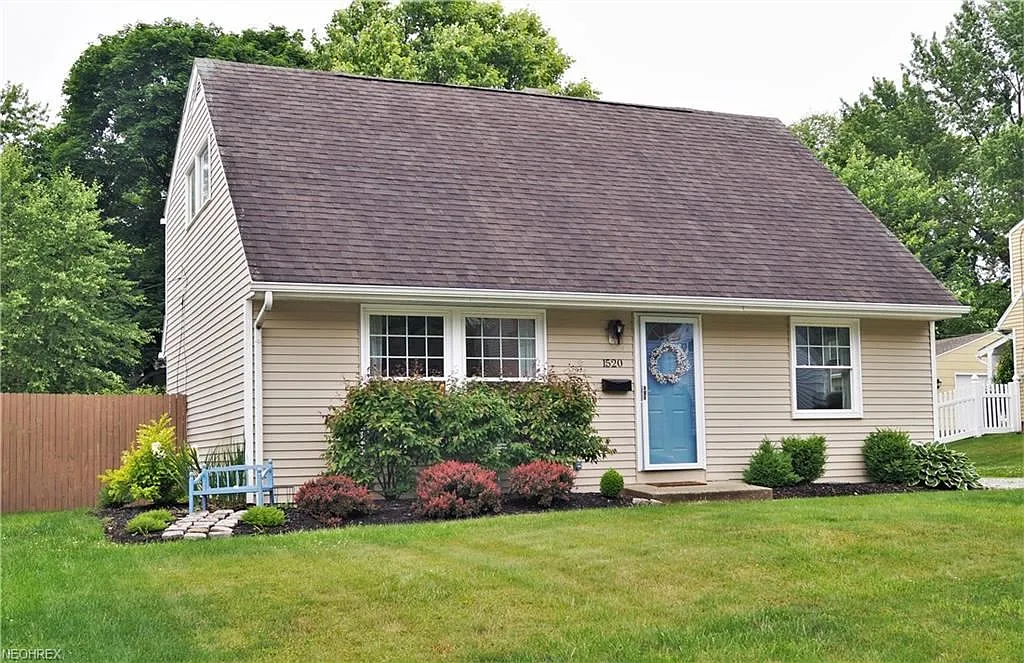 1520 Center Ave photo 1