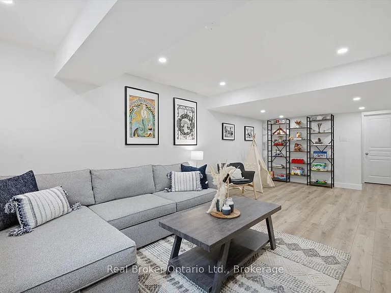54 Laughland Ln — Photo 31