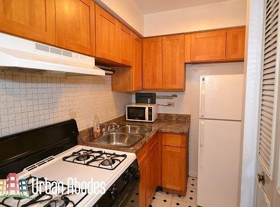 3rd image of 3160 N Cambridge Ave #Second