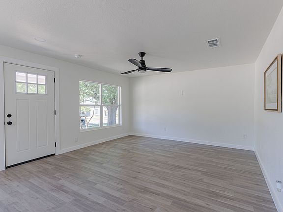 5th image of 4033 Locke Ave