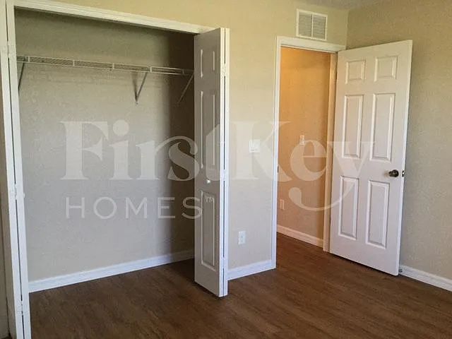 314 NE 17th St — Photo 8