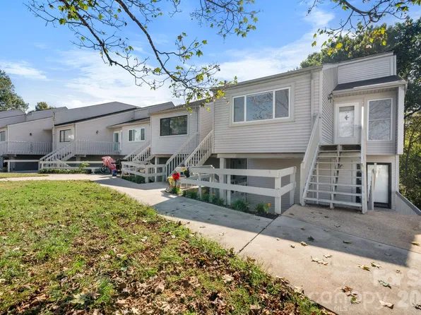 1050 21st Ave NW APT 14, Hickory, NC 28601
