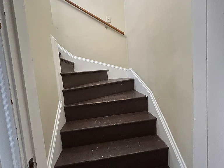 45-47 Selden St #1 — Photo 11
