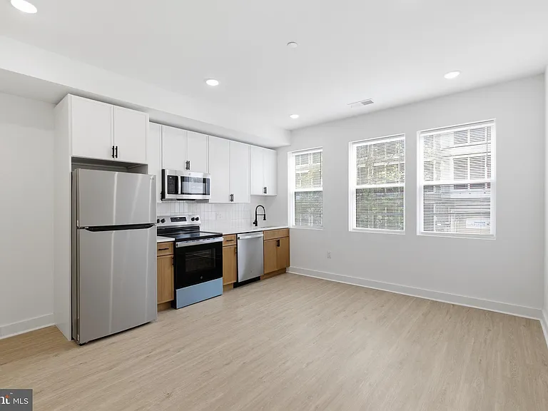 4021 Brown St #4 — Photo 3