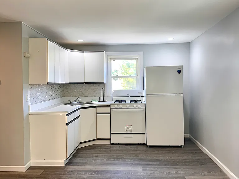 Lenox Rd — Photo 1