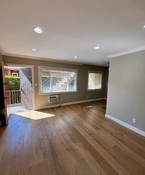 1149 N Westmoreland Ave — Photo 3