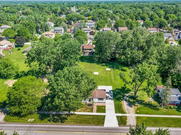 1541 E Wattles Rd, Troy, MI 48085