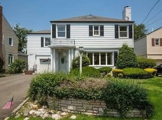 192 Franklin Ave, Malverne, NY 11565