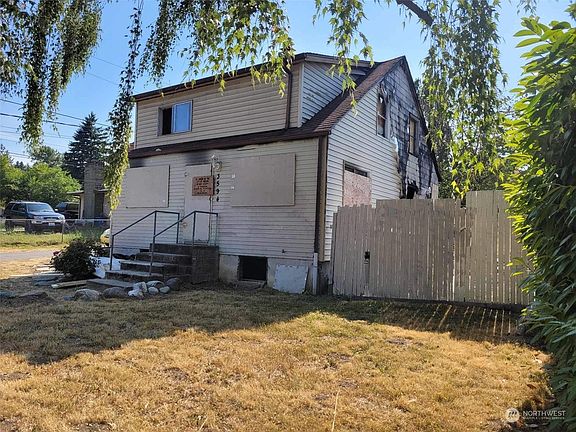 2nd image of 3594 E Portland Avenue