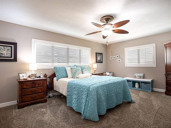4th image of 19 Poinsettia Dr
