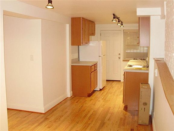2nd image of 903 W Diversey Ave #G