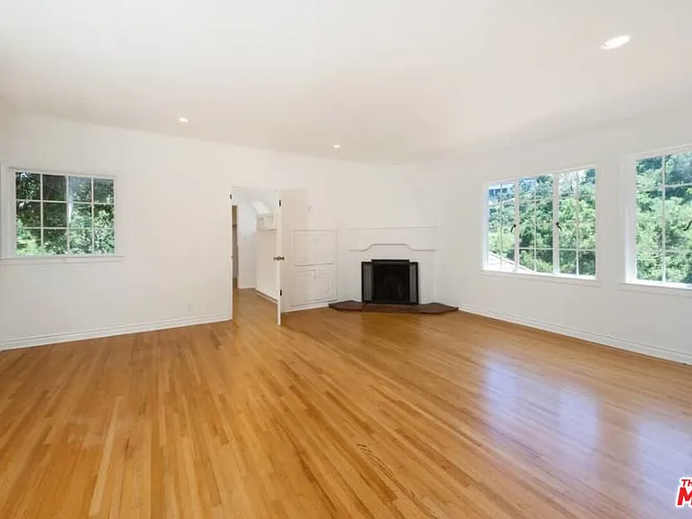 1957 Mandeville Canyon Rd — Photo 28