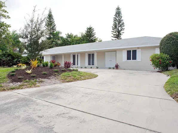2955 Binnacle Dr, Naples, FL 34103