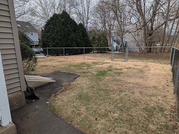 3rd image of 18 Pinewood Rd