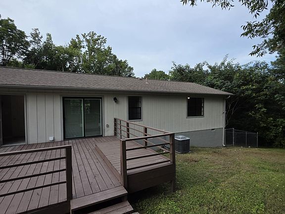 5th image of 7833 Lake Ave